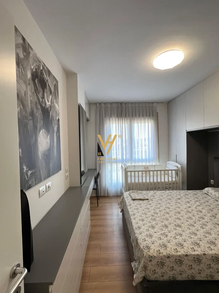Tirane, jepet me qera apartament 2+1+Ballkon Kati 9, 95 m² 850 € (5 MAJI)