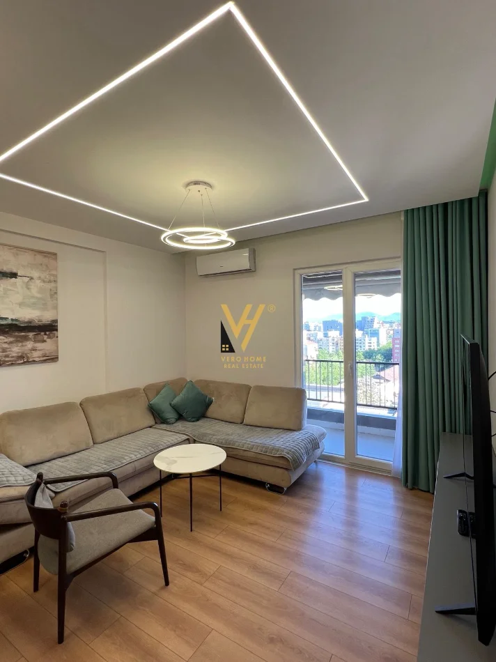 Tirane, jepet me qera apartament 2+1+Ballkon Kati 9, 95 m² 850 € (5 MAJI)