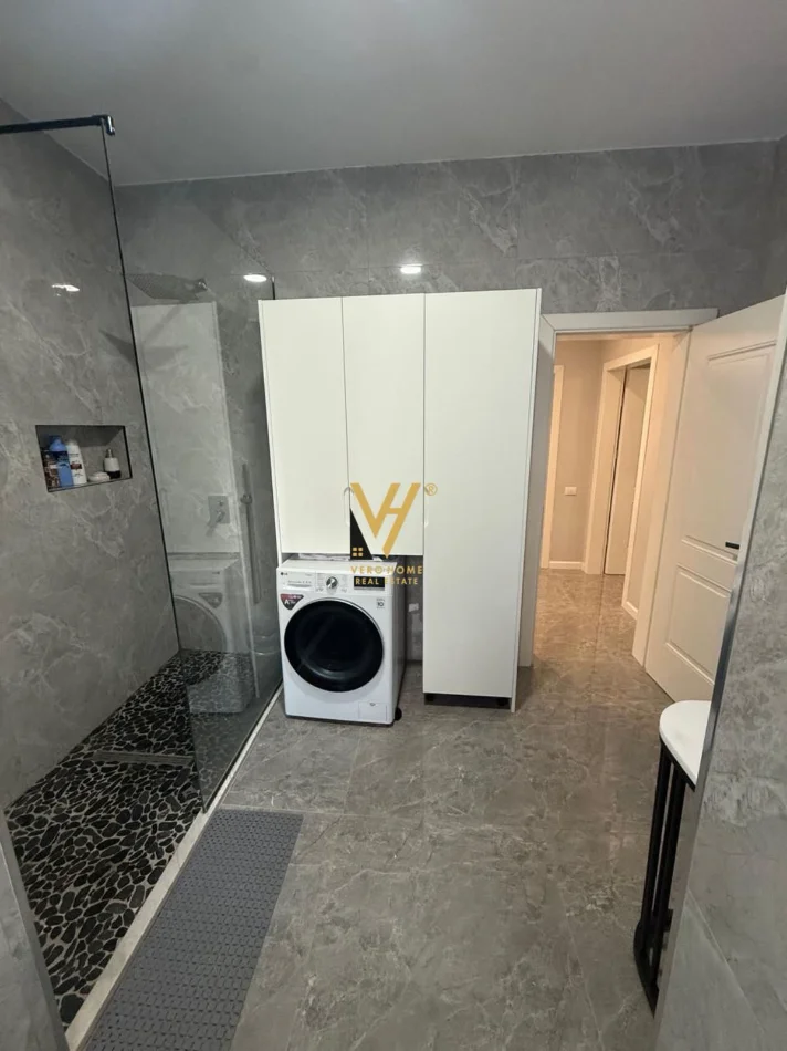 Tirane, jepet me qera apartament 2+1+Ballkon Kati 3, 120 m² 700 € (TEG)
