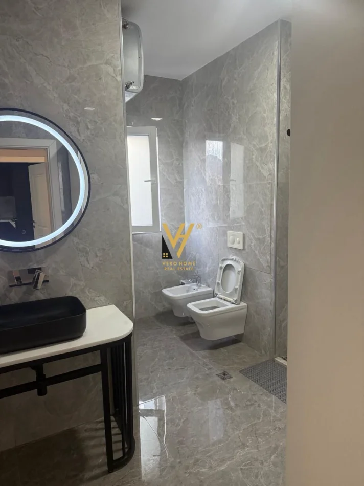 Tirane, jepet me qera apartament 2+1+Ballkon Kati 3, 120 m² 700 € (TEG)