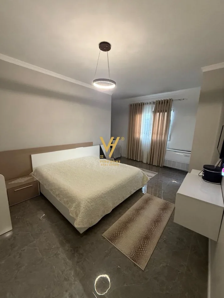 Tirane, jepet me qera apartament 2+1+Ballkon Kati 3, 120 m² 700 € (TEG)