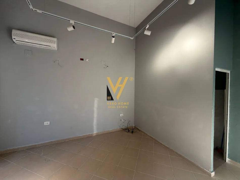 Tirane, jepet me qera dyqan Kati 0, 25 m² 350 € (RRUGA FORTUZI)
