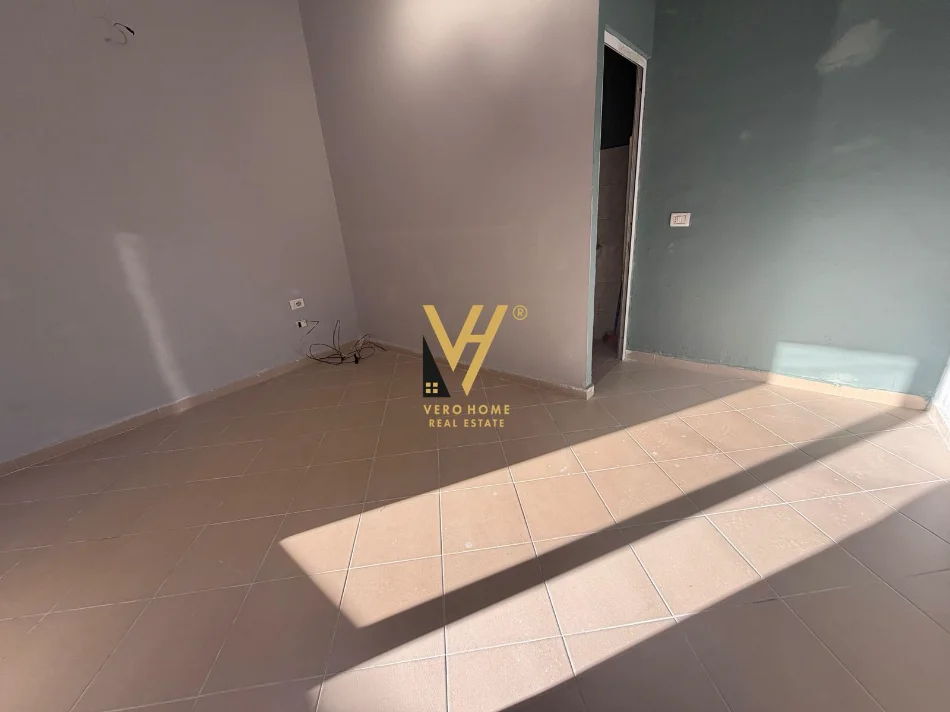 Tirane, jepet me qera dyqan Kati 0, 25 m² 350 € (RRUGA FORTUZI)