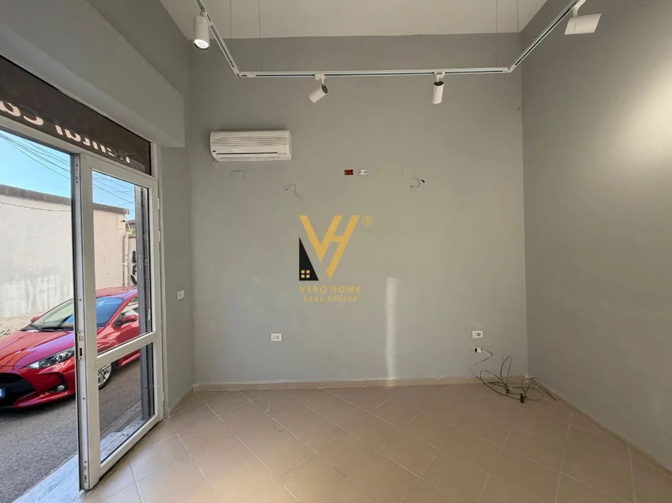Tirane, jepet me qera dyqan Kati 0, 25 m² 350 € (RRUGA FORTUZI)