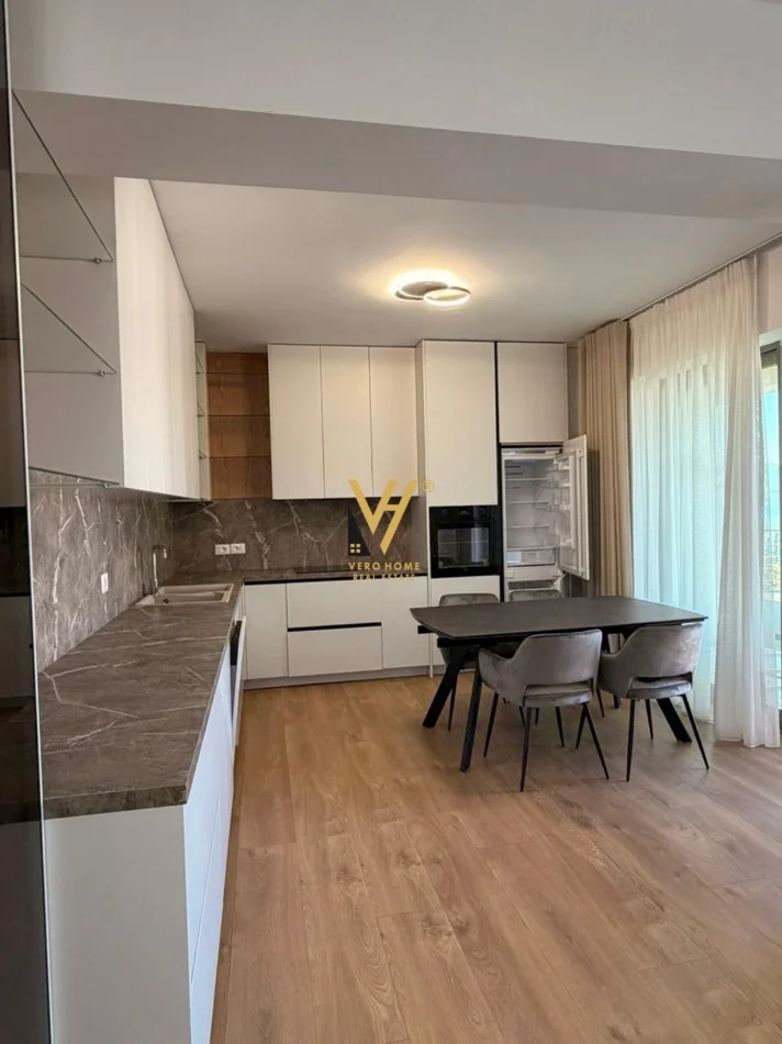 Vlore, jepet me qera apartament 2+1+Ballkon Kati 1, 131 m² 1.500 € (UJI I FTOHTE)