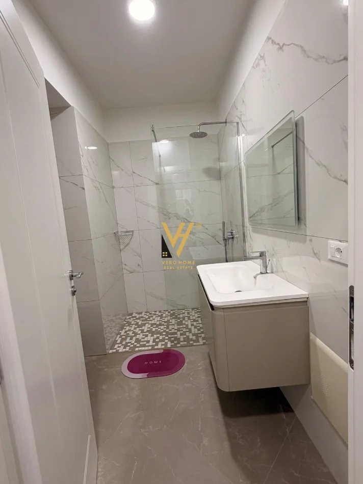 Vlore, jepet me qera apartament 2+1+Ballkon Kati 3, 131 m² 1.500 € (UJI I FTOHTE)