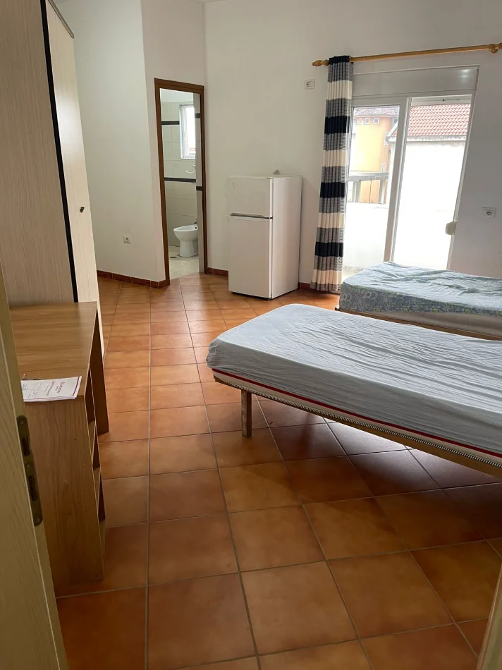 Tirane, jepet me qera garsonier 1+1 Kati 3, 220 € (institut)