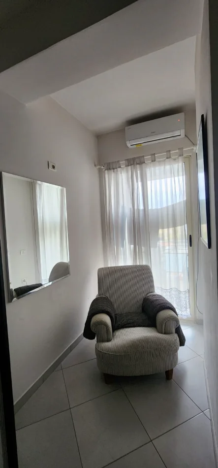 Tirane, jepet me qera apartament 2+1+Ballkon Kati 3, 100 m² 550 € 