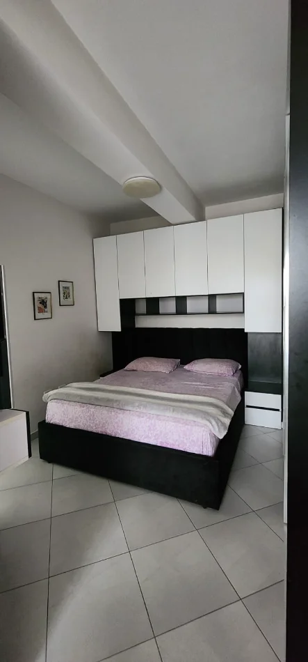 Tirane, jepet me qera apartament 2+1+Ballkon Kati 3, 100 m² 550 € 