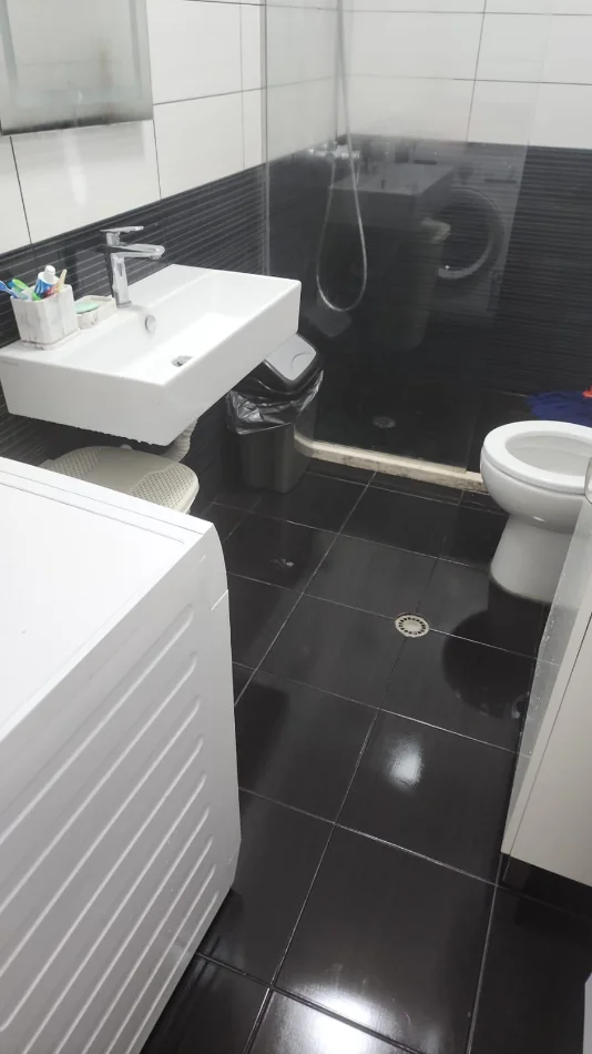 Tirane, jepet me qera apartament 2+1+Ballkon Kati 3, 100 m² 550 € 