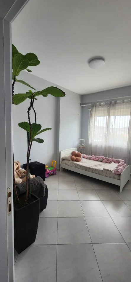 Tirane, jepet me qera apartament 2+1+Ballkon Kati 3, 100 m² 550 € 