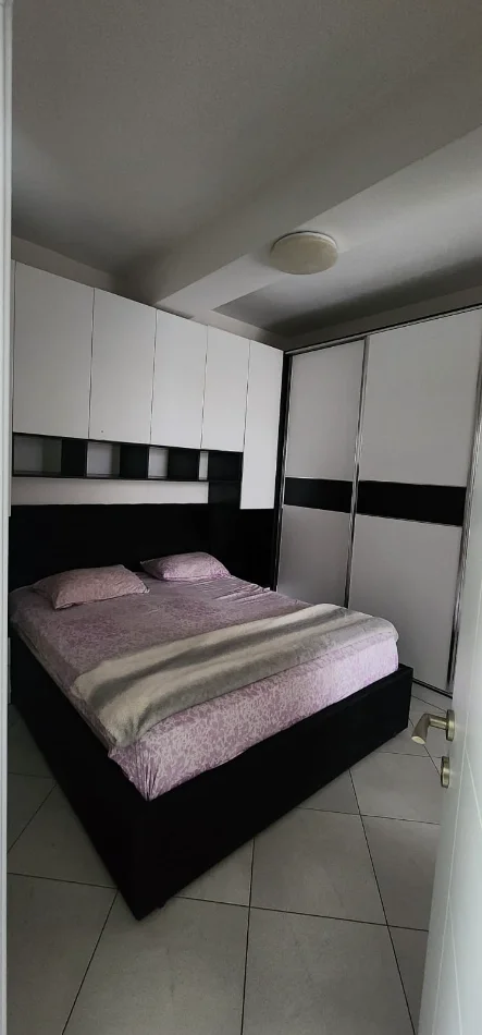 Tirane, jepet me qera apartament 2+1+Ballkon Kati 3, 100 m² 550 € 