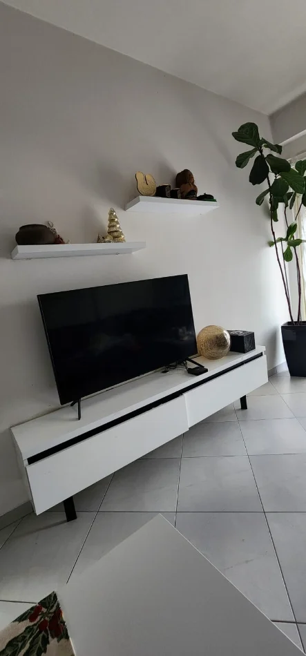 Tirane, jepet me qera apartament 2+1+Ballkon Kati 3, 100 m² 550 € 