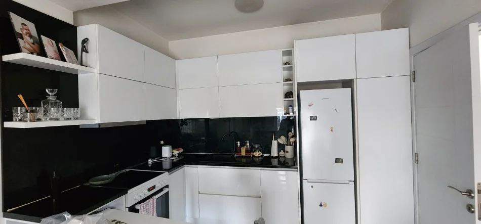 Tirane, jepet me qera apartament 2+1+Ballkon Kati 3, 100 m² 550 € 