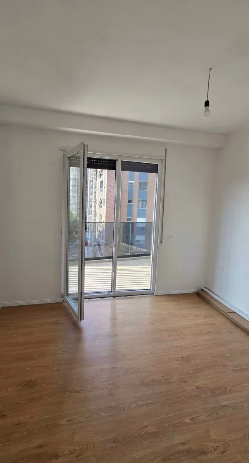 Tirane, jepet me qera apartament 2+1 Kati 4, 650 €