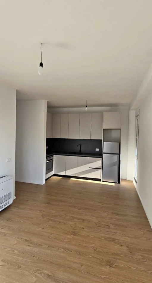 Tirane, jepet me qera apartament 2+1 Kati 4, 650 €
