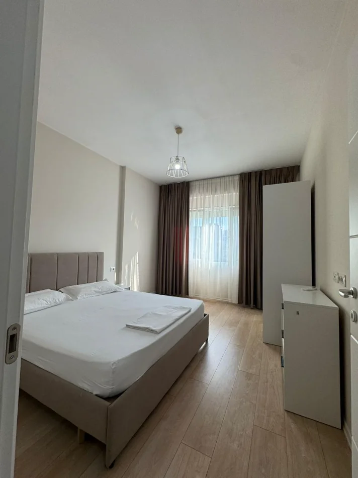 Tirane, jepet me qera apartament 2+1+Ballkon Kati 4, 115 m² 1.500 € (Rruga e Kosovarëve)