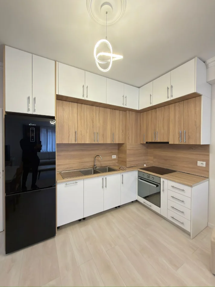 Tirane, jepet me qera apartament 2+1+Ballkon Kati 3, 100 m² 600 € (Urban Gate)