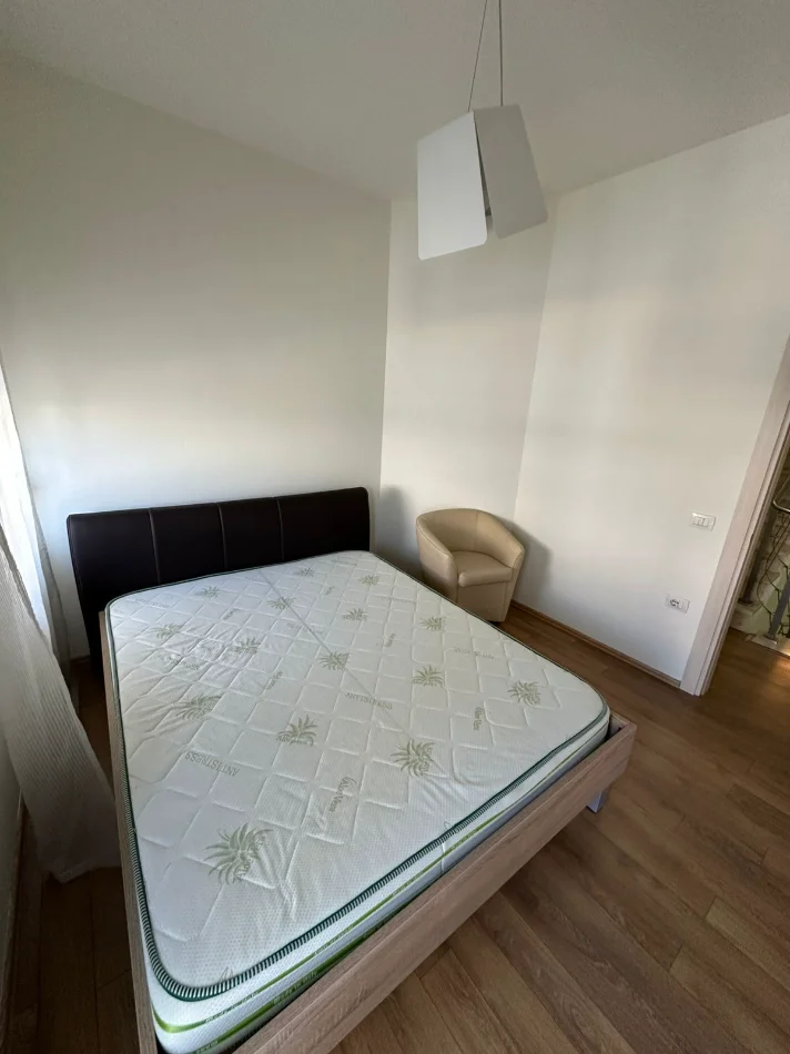 Tirane, jepet me qera apartament 3 Katshe Kati 0, 350 m² 2.700 € (TEG)