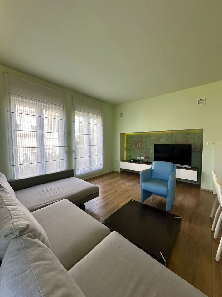 Tirane, jepet me qera apartament 3 Katshe Kati 0, 350 m² 2.700 € (TEG)