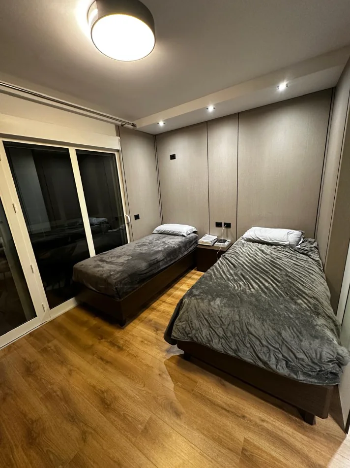 Tirane, shitet apartament 2+1 Kati 3, 100 m² 370.000 € (LIQENI ARTIFICIAL)