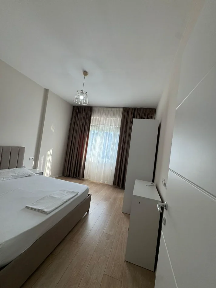 Tirane, jepet me qera apartament 2+1 Kati 4, 115 m² 1.500 € (Rruga e Kosovareve)