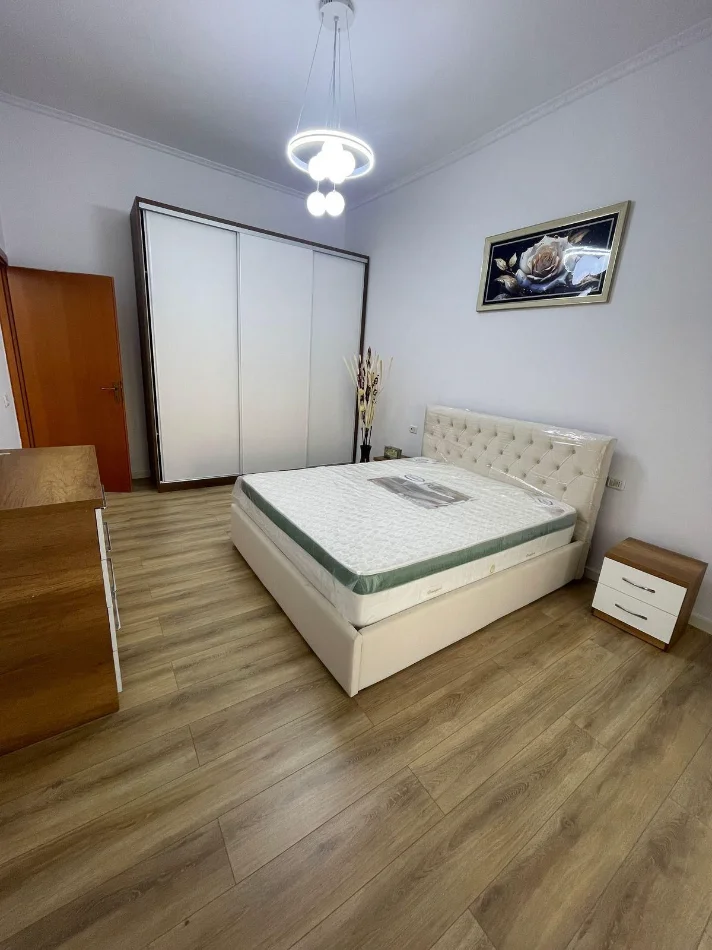 Tirane, jepet me qera apartament 2+1 Kati 1, 120 m² 500 € (ASTIR)