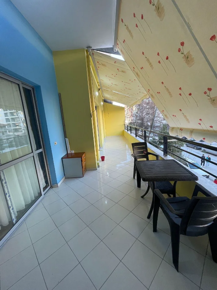 Tirane, jepet me qera apartament 2+1 Kati 1, 120 m² 500 € (ASTIR)