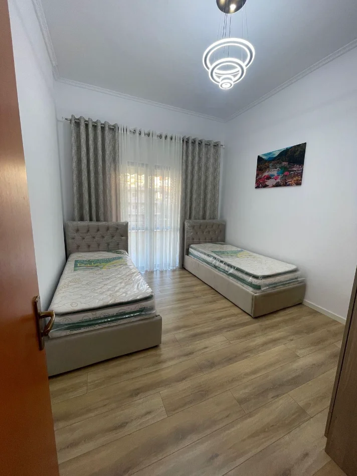 Tirane, jepet me qera apartament 2+1 Kati 1, 120 m² 500 € (ASTIR)