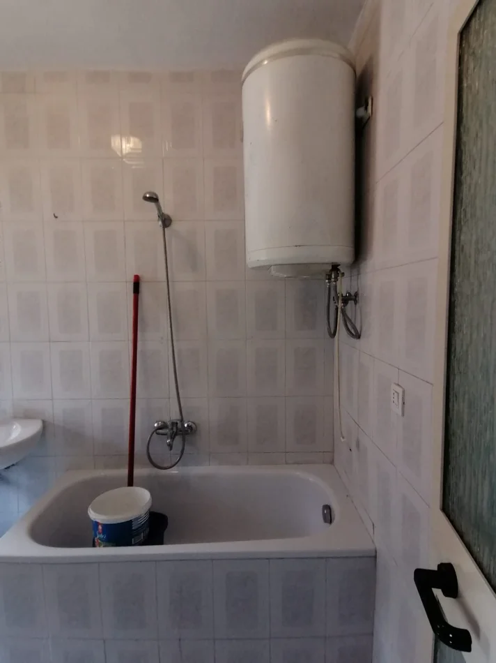 Tirane, jepet me qera apartament 3+1 Kati 6, 126 m² 500 € (ISLAM ALLA)