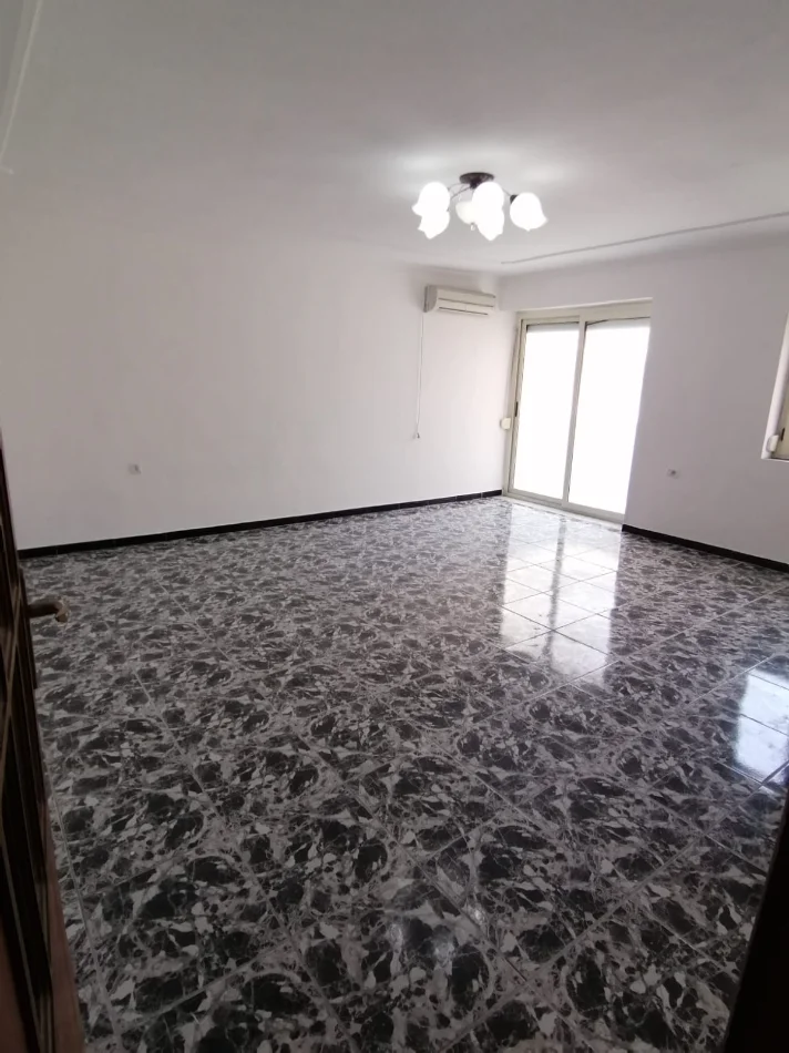 Tirane, jepet me qera apartament 3+1 Kati 6, 126 m² 500 € (ISLAM ALLA)