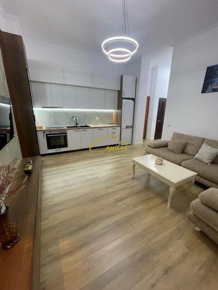 Tirane, jepet me qera apartament 2+1 Kati 1, 120 m² 500 € (ASTIR)