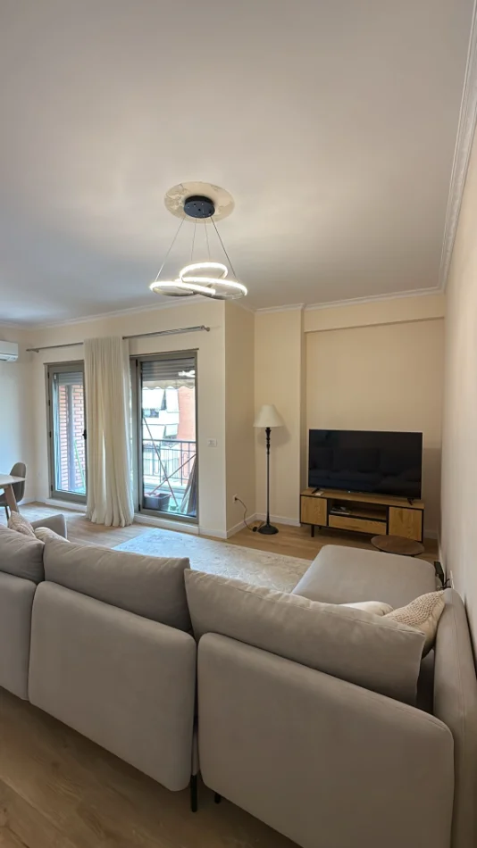 Tirane, jepet me qera 1+1+Ballkon Kati 5, 90 m² 1.000 € 