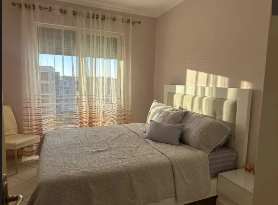 Tirane, jepet me qera apartament 1+1+Ballkon Kati 8, 62 m² 450 € (Astir)