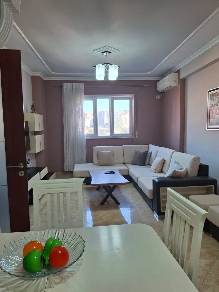 Tirane, jepet me qera apartament 2+1+Ballkon Kati 5, 100 m², 55,000 Leke (Ali Demi)