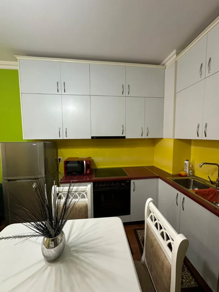 Tirane, jepet me qera apartament 1+1 Kati 2, 70 m² 500 € (21 Dhjetori)