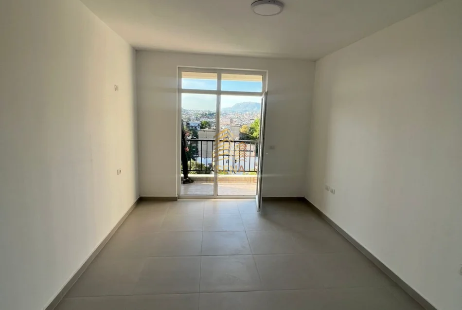 Tirane, jepet me qera apartament 2+1+Ballkon Kati 5, 108 m² 400 € (Rruga e Dibres)