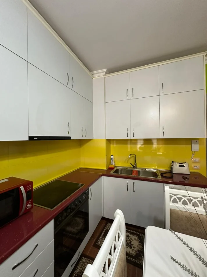 Tirane, jepet me qera apartament 1+1 Kati 2, 70 m² 500 € (21 Dhjetori)