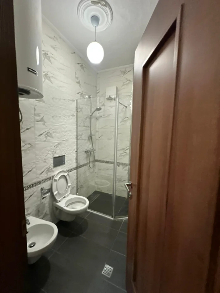 Tirane, jepet me qera apartament 1+1 Kati 2, 70 m² 500 € (21 Dhjetori)