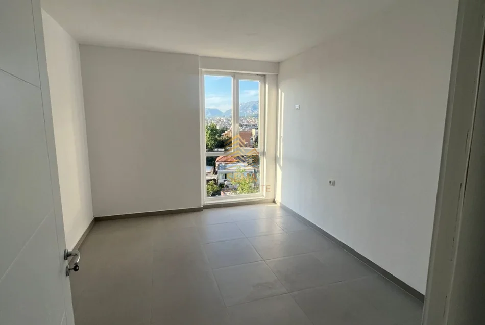 Tirane, jepet me qera apartament 2+1+Ballkon Kati 5, 108 m² 400 € (Rruga e Dibres)