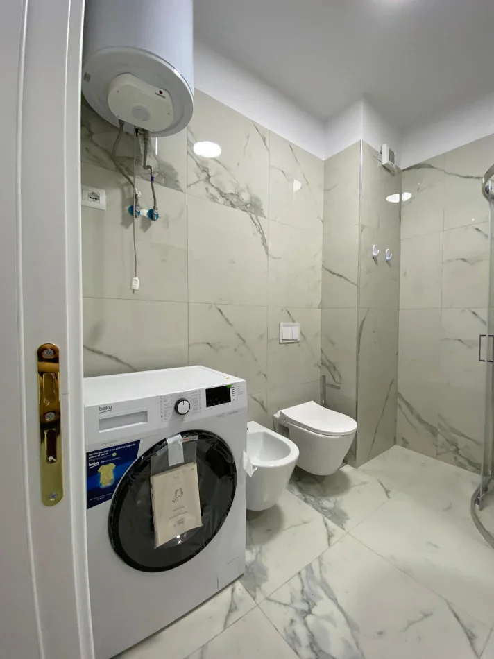 Tirane, jepet me qera apartament 1+1+Ballkon Kati 5, 60 m² 520 € (Rruga Don Bosko)