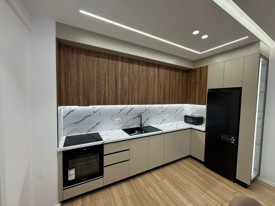 Tirane, jepet me qera apartament 2+1 Kati 6, 110 m² 
