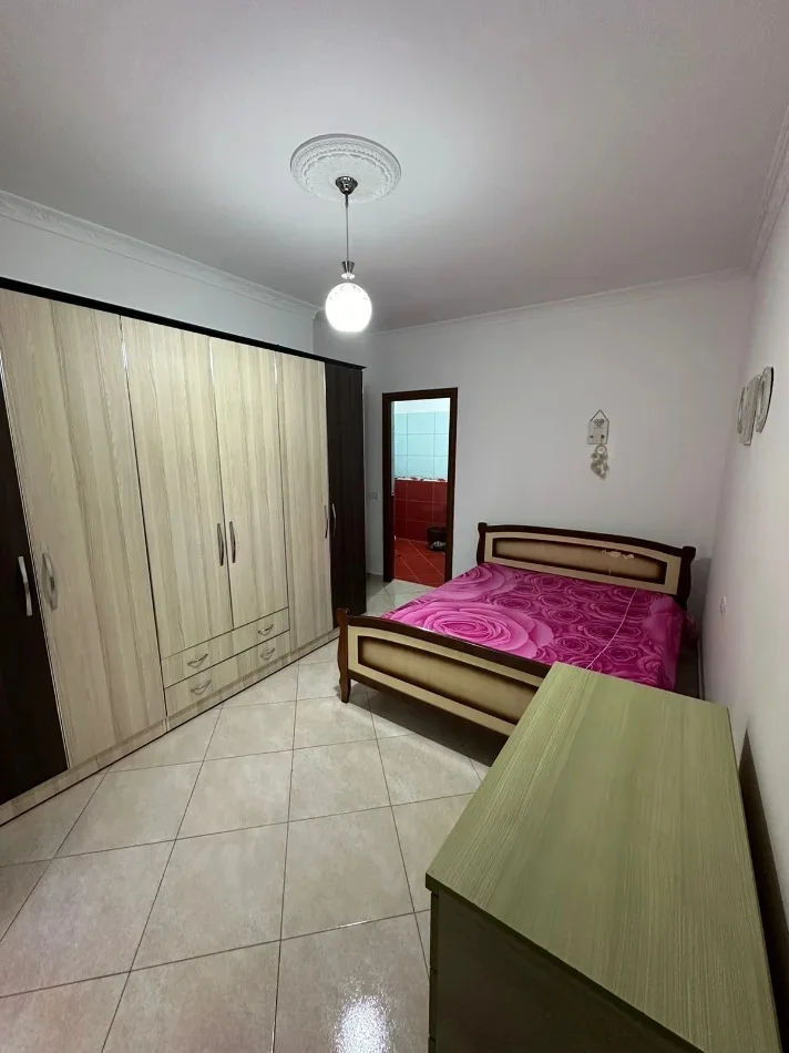 Tirane, jepet me qera apartament 2+1+Ballkon Kati 2, 100 m² 600 € (Rruga Abaz Ermenji)