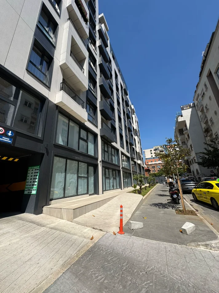 Tirane, jepet me qera dyqan Kati 0, 800 m² 12.000 € (HOTEL MONDIAL)
