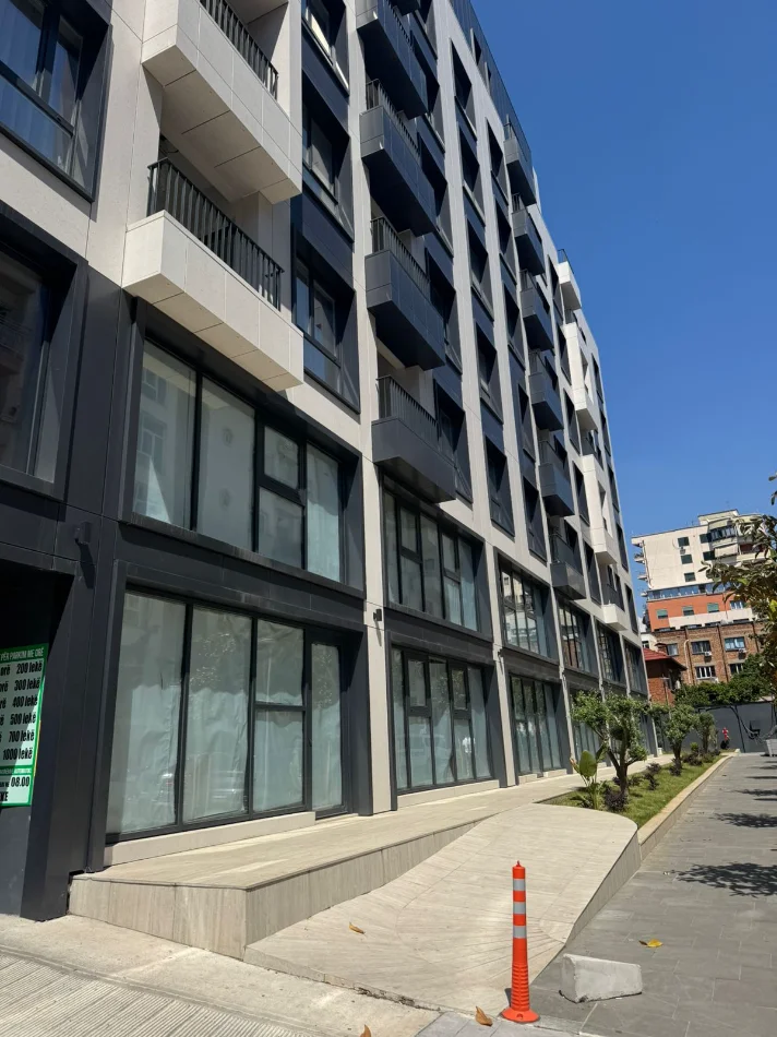 Tirane, jepet me qera dyqan Kati 0, 800 m² 12.000 € (HOTEL MONDIAL)