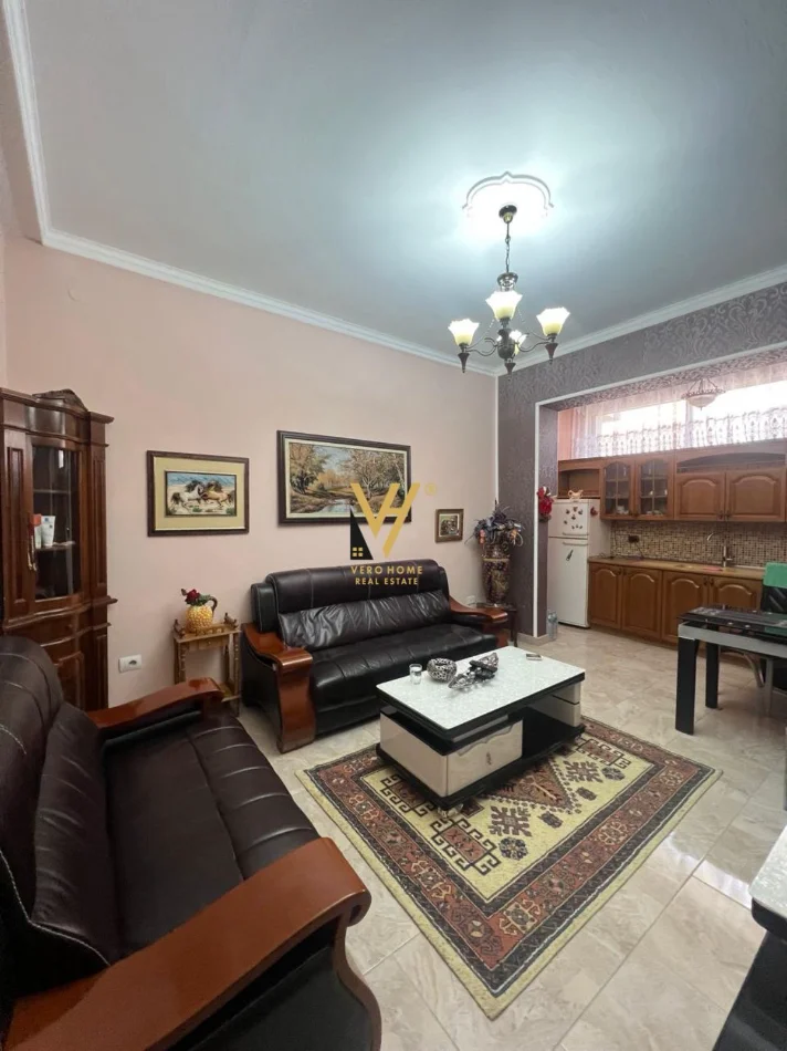 Tirane, jepet me qera apartament 2+1+Ballkon Kati 2, 70 m² 670 € (STADIUMI DINAMO)