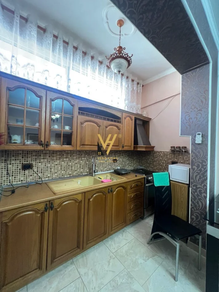 Tirane, jepet me qera apartament 2+1+Ballkon Kati 2, 70 m² 670 € (STADIUMI DINAMO)