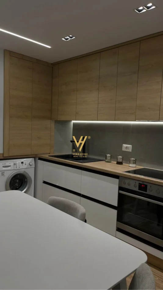 Tirane, jepet me qera apartament 1+1+Ballkon Kati 2, 75 m² 820 € (BLLOK)