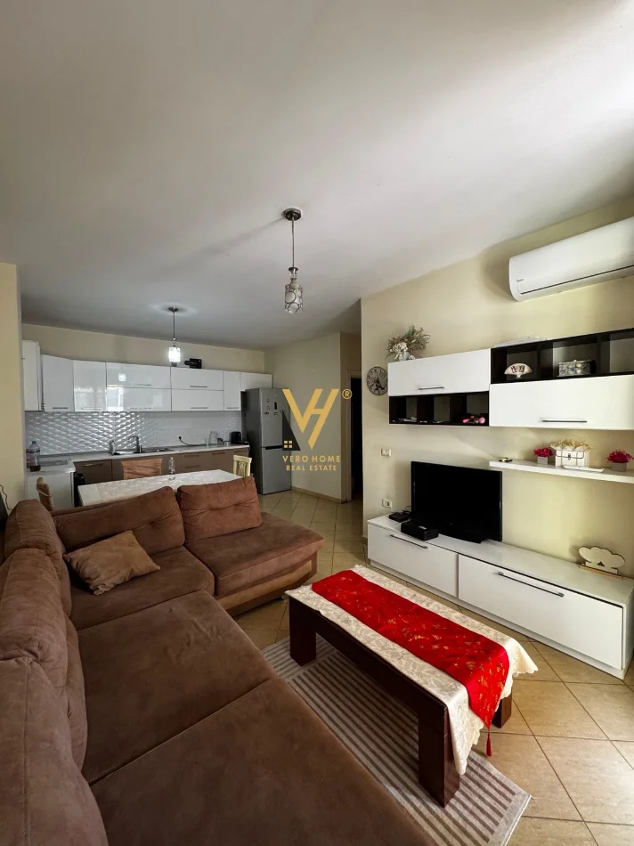 Tirane, jepet me qera apartament 1+1+Ballkon Kati 4, 60 m² 420 € (ASTIR)
