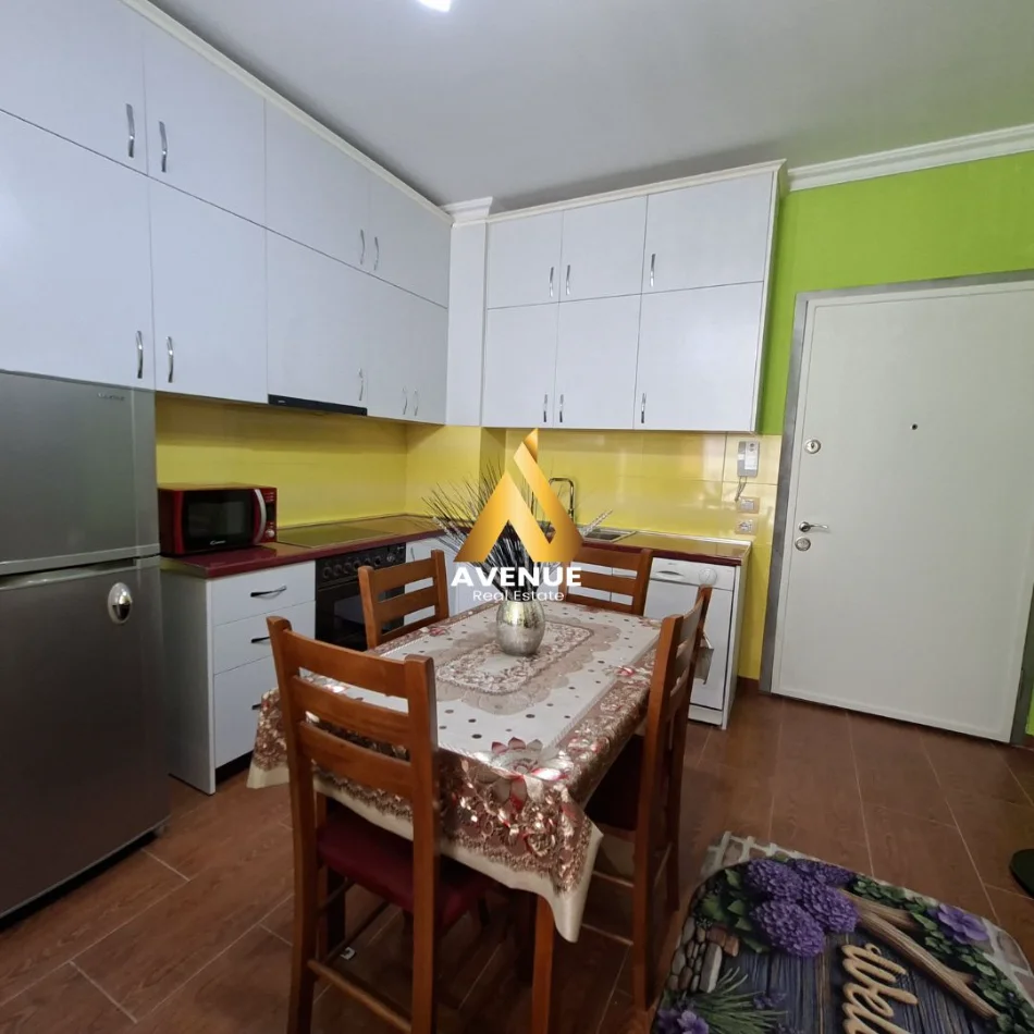Tirane, jepet me qera apartament 1+1 Kati 2, 70 m² 500 € (rruga frosina plaku)
